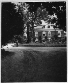 Czerwony Dw&oacute;r, fragment zamku od strony podjazdu