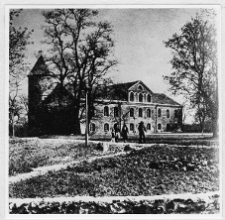 Czerwony Dw&oacute;r, zamek, fasada