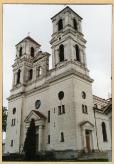 Czerwony Dw&oacute;r, kości&oacute;ł parafialny p.w. św. Teresy