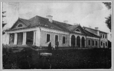 Cześniki, dw&oacute;r od podjazdu po rozbudowie