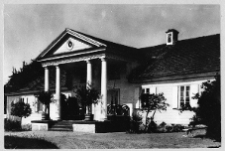 Czombr&oacute;w, dw&oacute;r Karpowicz&oacute;w, elewacja frontowa