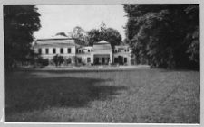 Derewnia, dw&oacute;r Starzyńskich od podjazdu