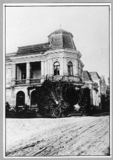 Derewnia, dw&oacute;r Starzyńskich, narożnik elewacji frontowej