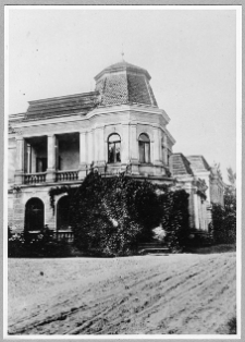 Derewnia, dw&oacute;r Starzyńskich, narożnik elewacji frontowej