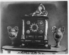 Dobośnia, pałac Bułhak&oacute;w, zegar ze zbior&oacute;w pałacowych