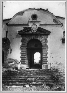 Dubno, przejazd bramny od strony dziedzińca