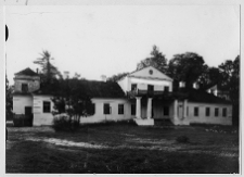 Duboja, dw&oacute;r, elewacja frontowa