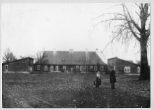 Dudzicze, dw&oacute;r od frontu