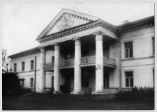 Dukora, portyk pałacowy