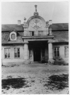 Duniłowicze, dw&oacute;r Tyszkiewicz&oacute;w, portyk po przebudowie