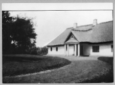 Dzierżan&oacute;wka, dw&oacute;r od podjazdu