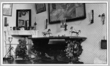 Dzwonicha, pałac Jaroszyńskich, fragment wnętrz, st&oacute;ł w sieni