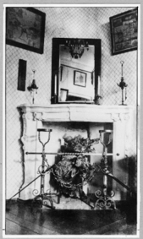 Dzwonicha, pałac Jaroszyńskich, kominek w sieni