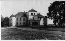 Gojcieniszki, dw&oacute;r obronny, widok od frontu