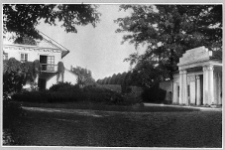 Grodowice, portyk dworu i oficyna