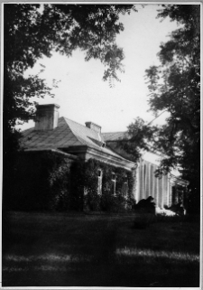 Hawłowice Dolne, dw&oacute;r od podjazdu