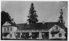 Hornostajewicze, dw&oacute;r, widok od frontu