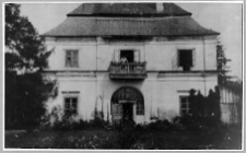 Hołoby, zesp&oacute;ł dworski, dawny budynek bramny