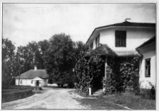 Hołownica, dw&oacute;r od podjazdu