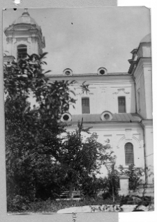 Łuck, sob&oacute;r Świętej Tr&oacute;jcy, dawny kości&oacute;ł Krzyża Świętego bernardyn&oacute;w, widok boczny