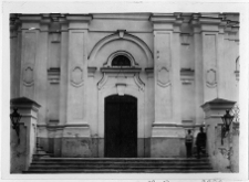 Łuck, sob&oacute;r Świętej Tr&oacute;jcy, dawny kości&oacute;ł Krzyża Świętego bernardyn&oacute;w, fragment fasady