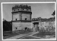 Miedzyrzecz Ostrogski, monastyr Tr&oacute;jcy Świętej, dawny klasztor franciszkan&oacute;w, baszta obronna