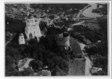 Widok og&oacute;lny Ostrogu z zamkiem Ostrogskich i cerkwią Objawienia Pańskiego