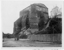 Ruiny zamku Ostrogskich i cerkiew Objawienia Pańskiego