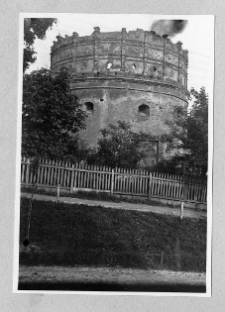 Ruiny zamku Ostrogskich, baszta