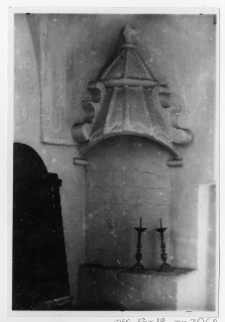 Ołyka, kolegiata Św. Tr&oacute;jcy, nawa gł&oacute;wna w kierunku ołtarza gł&oacute;wnego