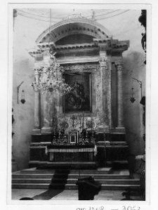 Ołyka, kolegiata Św. Tr&oacute;jcy, nawa gł&oacute;wna w kierunku ch&oacute;ru