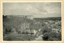 Trembowla, widok miasta z ruinami zamku