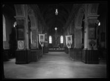 Krzemieniec, kości&oacute;ł św. Stanisława, widok nawy gł&oacute;wnej w kierunku ołtarza