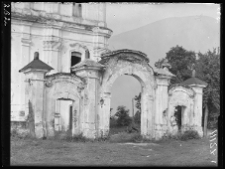 Lubiesz&oacute;w, kości&oacute;ł pijar&oacute;w, brama