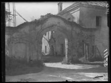 Lubiesz&oacute;w, kości&oacute;ł pijar&oacute;w, brama