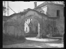 Lubiesz&oacute;w, kości&oacute;ł pijar&oacute;w, brama