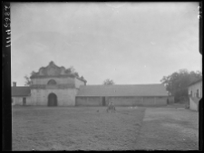 Lubiesz&oacute;w, brama pałacowa