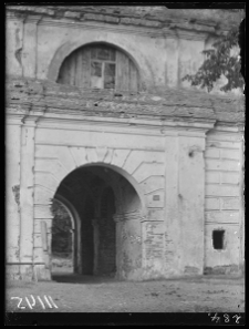 Lubiesz&oacute;w, brama pałacowa