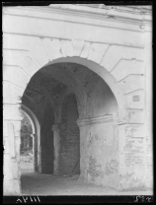 Lubiesz&oacute;w, brama pałacowa