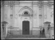 Łuck, sob&oacute;r Świętej Tr&oacute;jcy, dawny kości&oacute;ł Krzyża Świętego bernardyn&oacute;w, fragment fasady