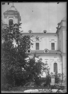 Łuck, sob&oacute;r Świętej Tr&oacute;jcy, dawny kości&oacute;ł Krzyża Świętego bernardyn&oacute;w, fragment fasady