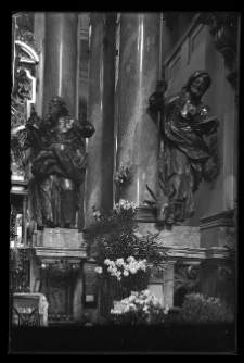 Lw&oacute;w, kości&oacute;ł Dominikan&oacute;w, dekoracja rzeźbiarska we wnętrzu