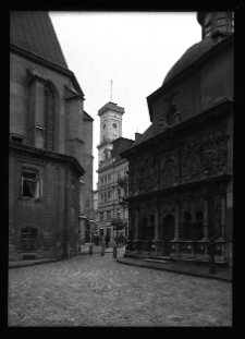 Lw&oacute;w, widok w kierunku rynku, ratusz, kaplica Boim&oacute;w