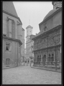 Lw&oacute;w, widok w kierunku rynku, ratusz, kaplica Boim&oacute;w