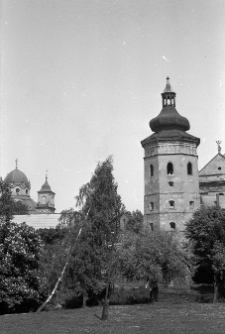 Ż&oacute;łkiew, kości&oacute;ł pw. św. Wawrzyńca, dzwonnica