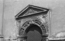 Ż&oacute;łkiew, kości&oacute;ł pw. św. Wawrzyńca, portal