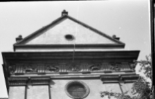 Ż&oacute;łkiew, kości&oacute;ł pw. św. Wawrzyńca, g&oacute;rna część fasady