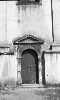 Ż&oacute;łkiew, kości&oacute;ł pw. św. Wawrzyńca, portal