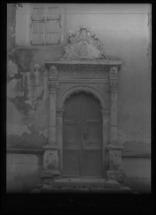 Złocz&oacute;w, kości&oacute;ł pw. Wniebowzięcia NMP, portal