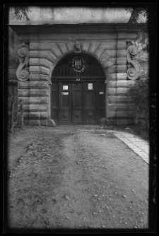 Złocz&oacute;w, zamek, brama wjazdowa